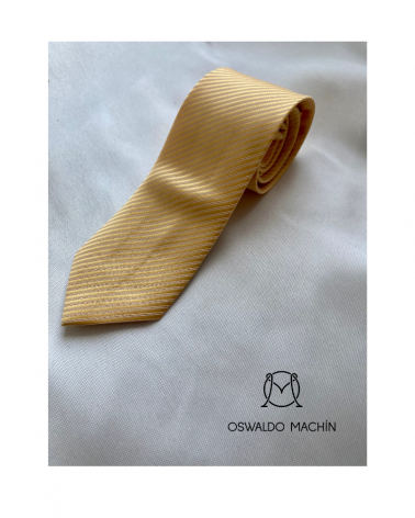 Corbata amarilla con detalle de rayas blancas