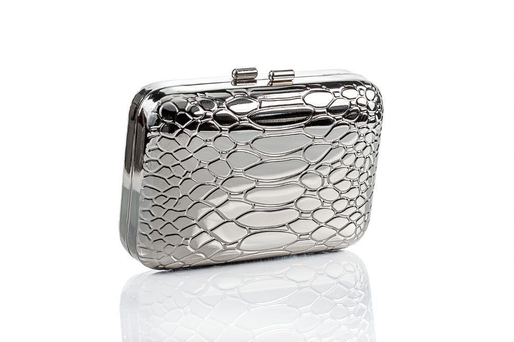 Clutch metálico con estampado serpiente