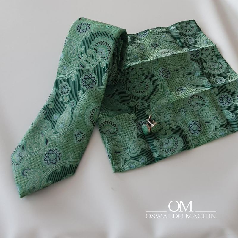 Pack de corbata, pañuelo y gemelos, en tono verde con estampado de flores y cachemir