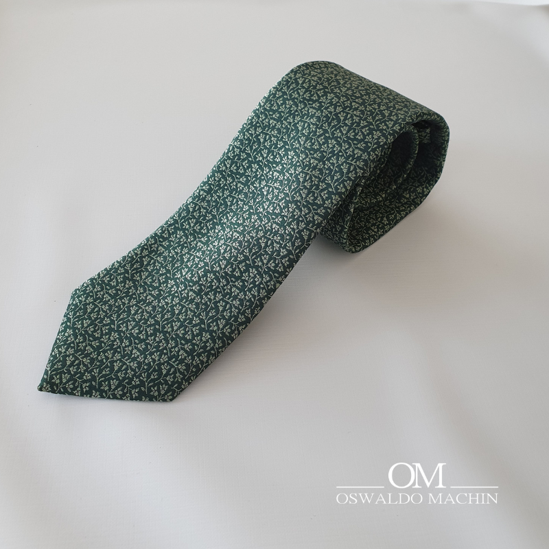 Corbata verde con estampado de flores