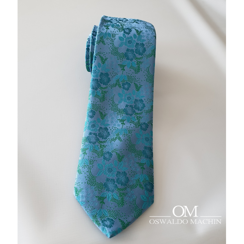 Corbata turquesa con estampado de flores, detalles en verde