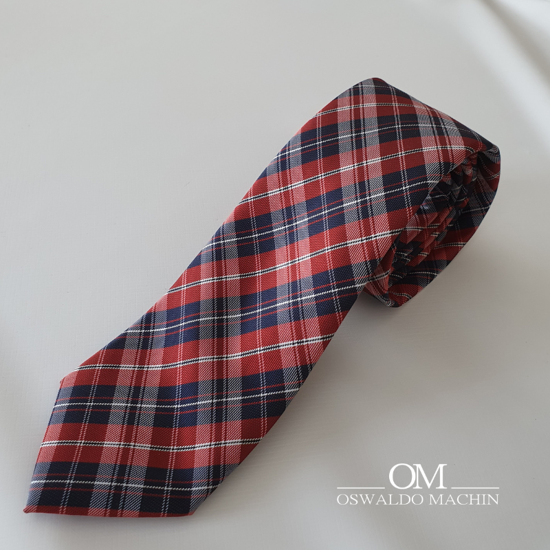 Corbata de cuadros rojos, azul marino y blanco