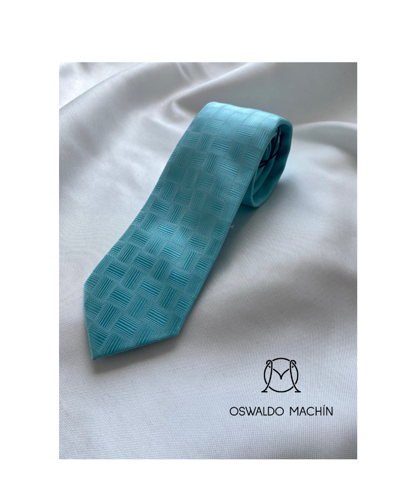 Corbata en azul cielo con detalles de cuadros