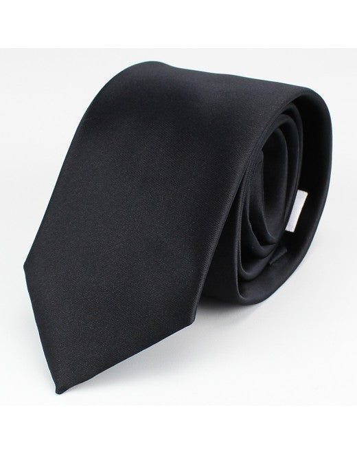 Corbata lisa en color negro
