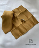 Pack corbata, pañuelo y gemelos en color mostaza