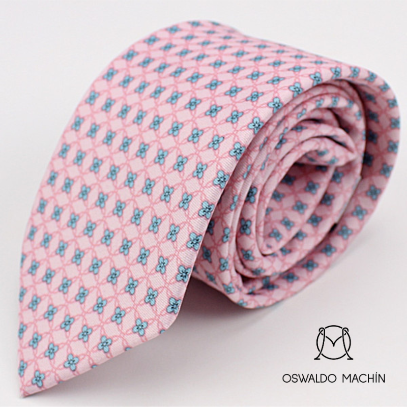 Corbata rosa con estampado florar azul