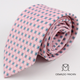 Corbata rosa con estampado florar azul