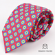 Corbata roja con estampado floral en azul y amarillo