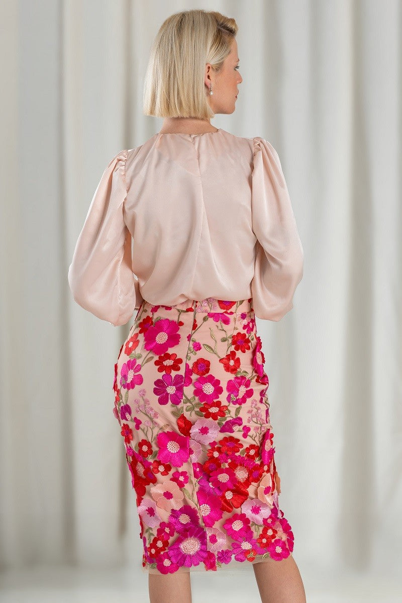Conjunto Marina: Camisa con Fruncido y Falda Midi de Encaje con Flores