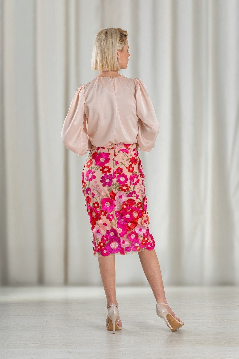 Conjunto Marina: Camisa con Fruncido y Falda Midi de Encaje con Flores