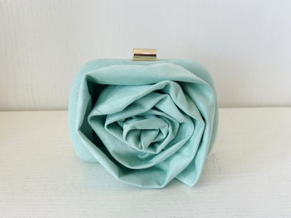 Clutch Antelina Con Rosa Color Aguamarina