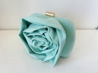 Clutch Antelina Con Rosa Color Aguamarina