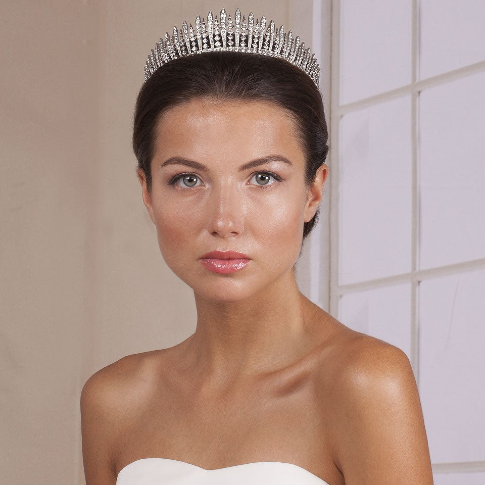 Tiara Plateada con Cristales Blancos Diseño Fringe