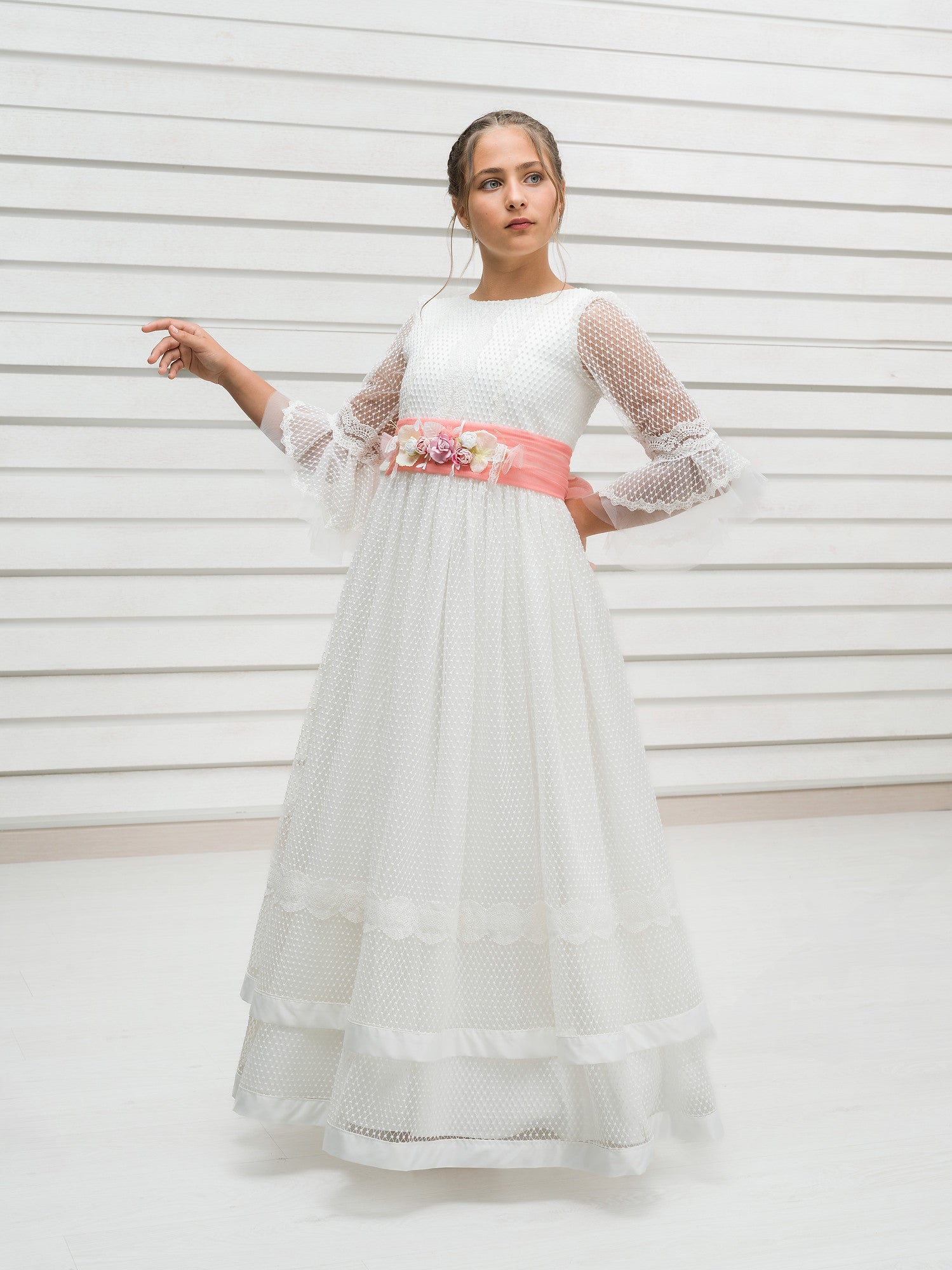 HIERBABUENA | Vestido de Comunión Romántico en Plumeti Geométrico