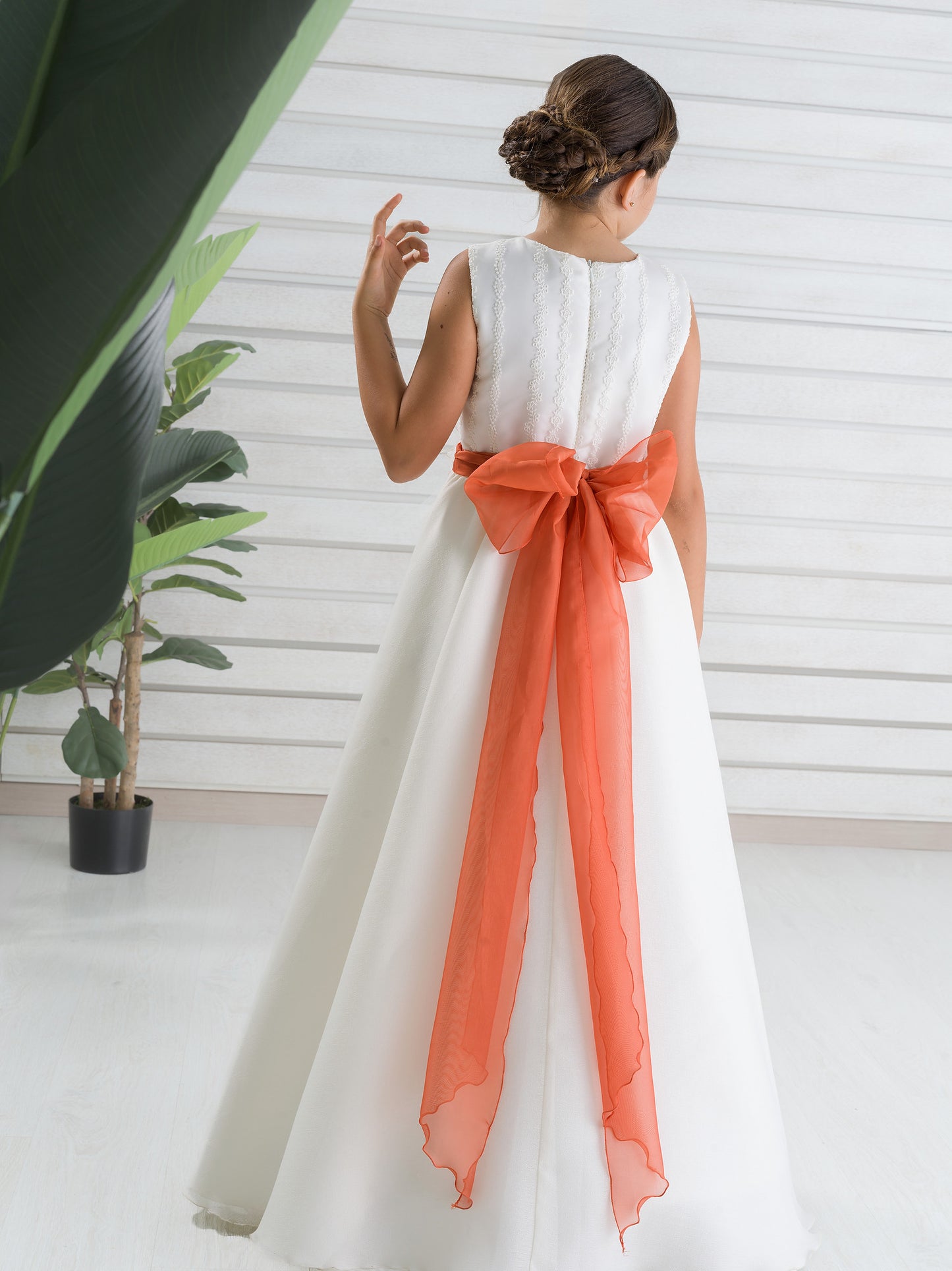 HALCÓN | Vestido de Comunión con Fajin Organza Color Caldera