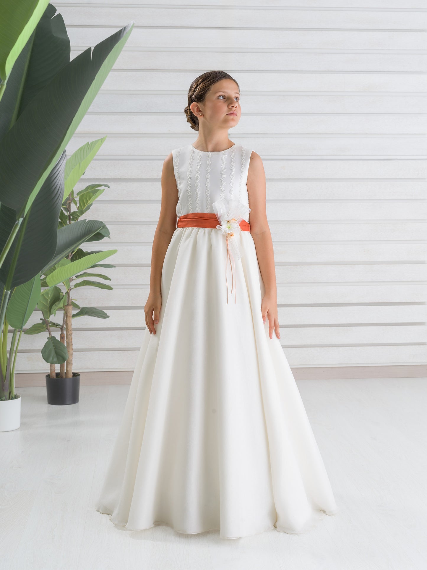 HALCÓN | Vestido de Comunión con Fajin Organza Color Caldera