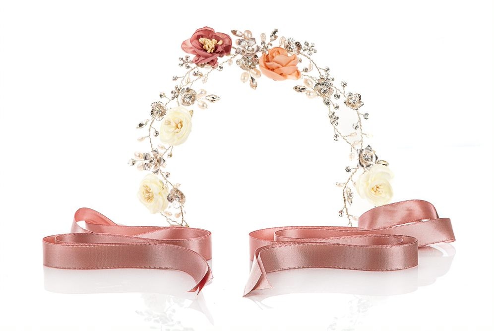 Cinta de cristal y flores