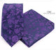 Pack corbata y pañuelo azul marino con estampado flores violeta